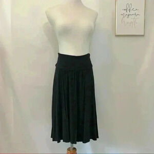 Three dots black a-line mid-length skirt